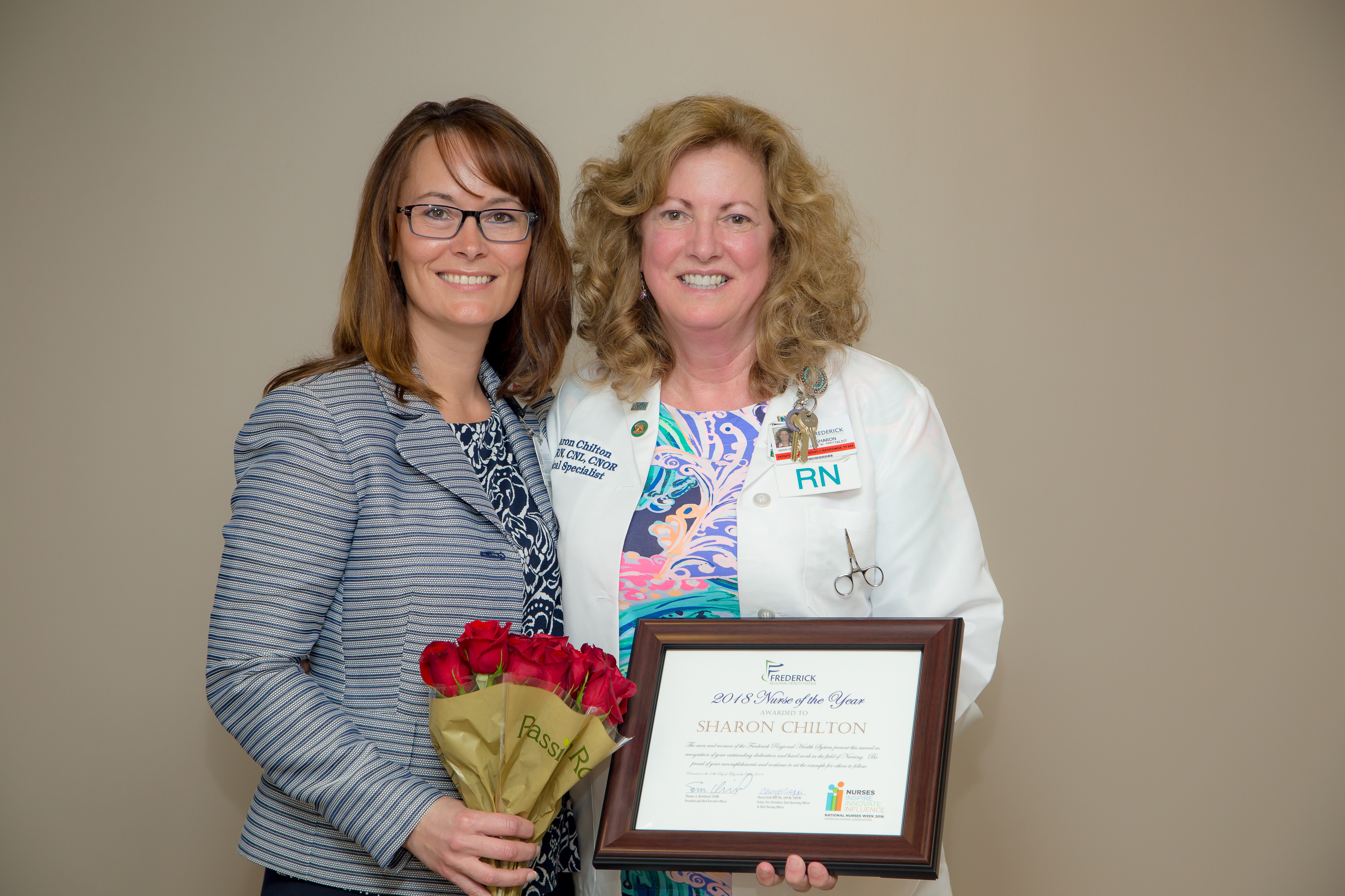 woman and doctor holding an award